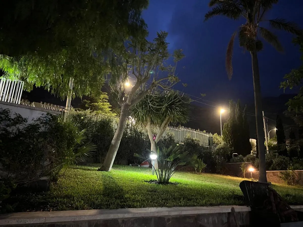 Alloggio in famiglia Villa Aileen Macari Italia