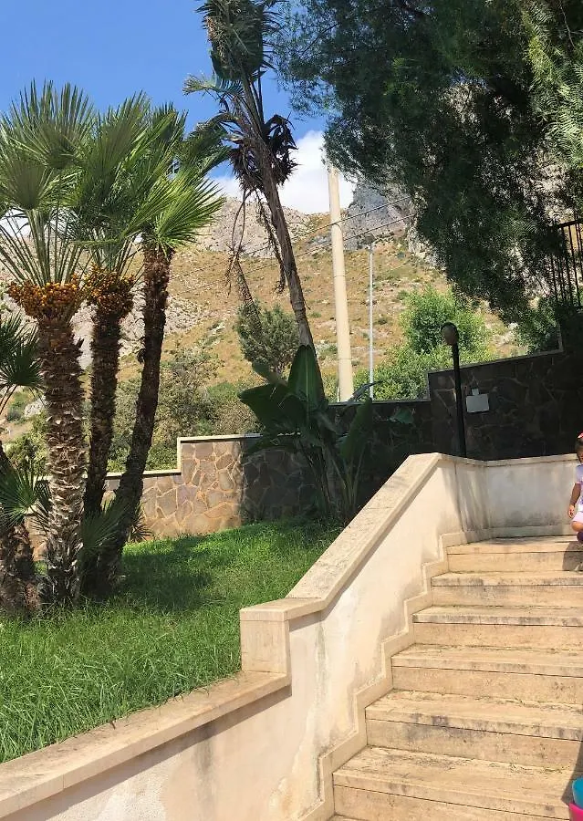 Villa Aileen Macari
